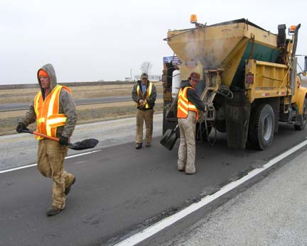 File:Maint Pl guide Pothole Patching Temp Emerg2.jpg