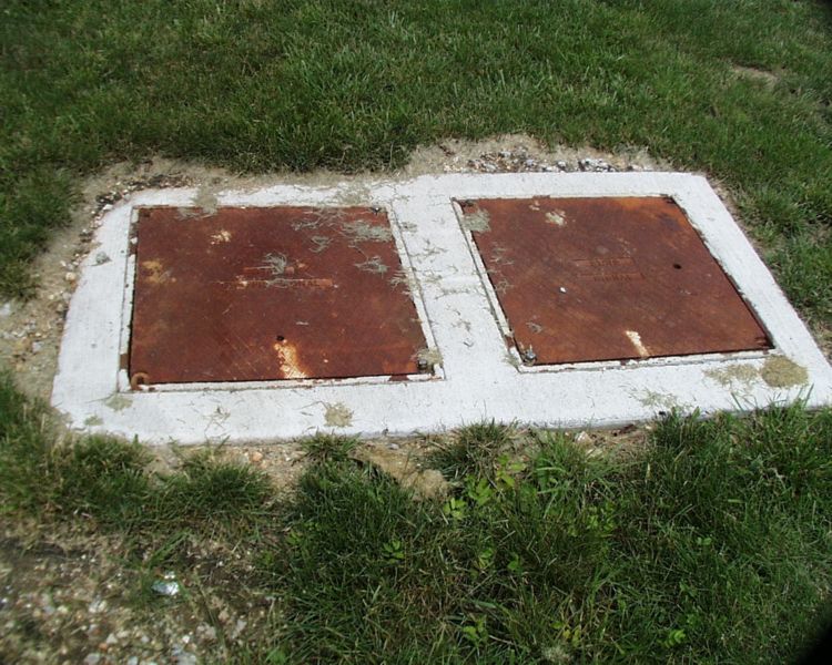 File:1062.2.3 Double Concrete pull box.jpg