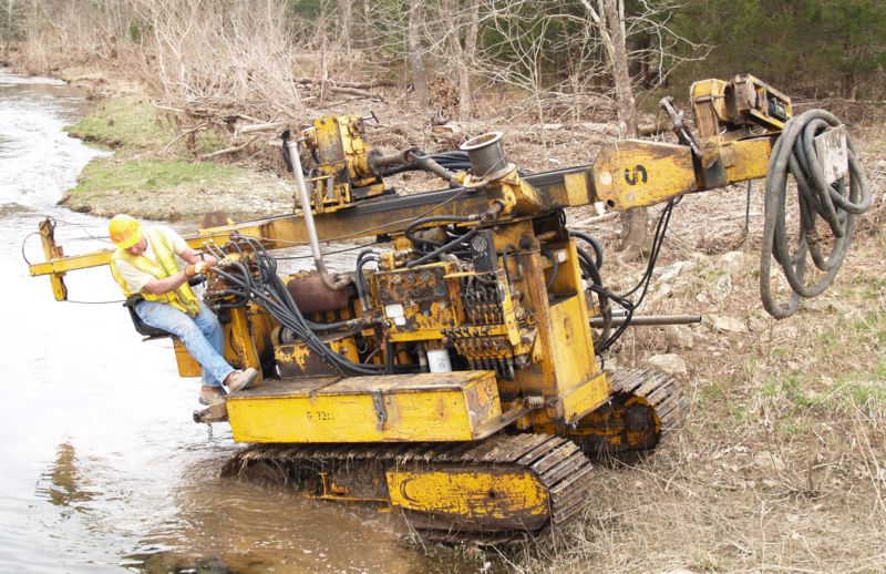 File:320.5 versa drill in creek.jpg