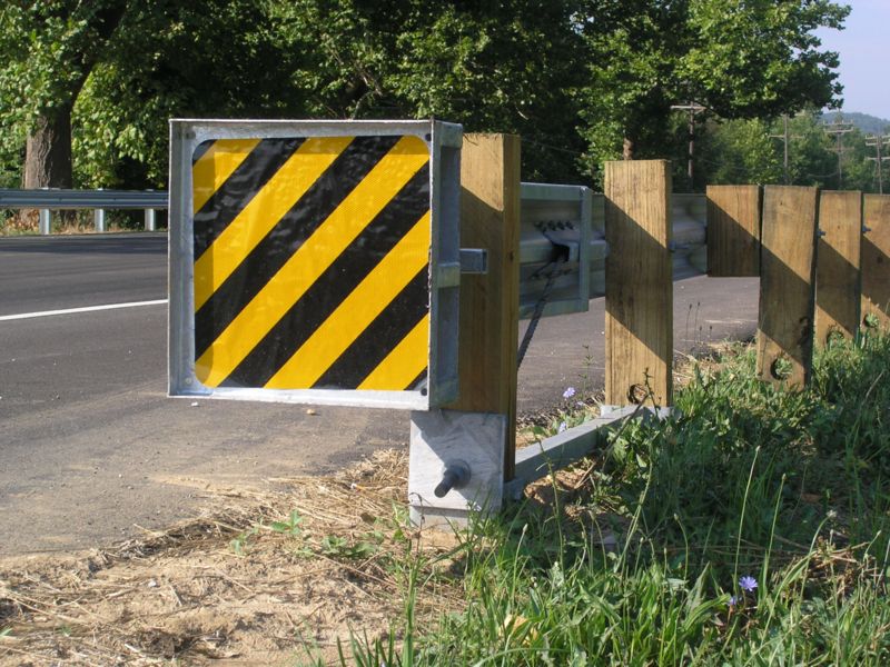File:1040 guardrail.jpg