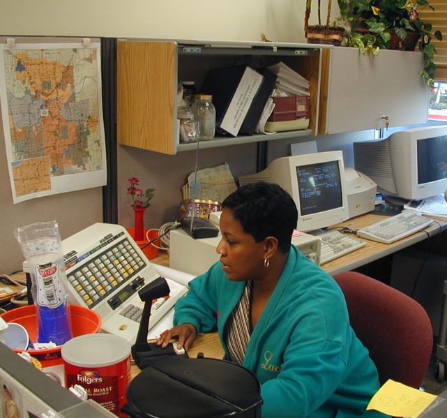 File:821.16 radio.jpg